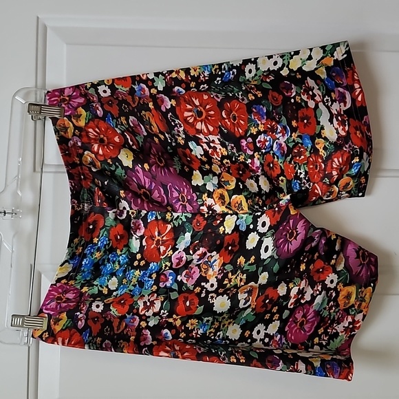 #65 Floral Stretch Activewear Shorts - Picture 3 of 10